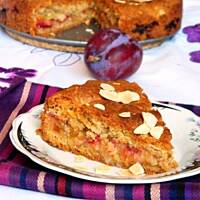 Kruche ciasto ze śliwkami i migdałami