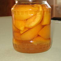 Brzoskwinie w syropie