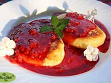 Fot. Monica W&O, Placuszki serowe z sosem owocowym