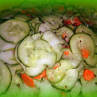 Sałatka z ogórków cebuli i marchwi