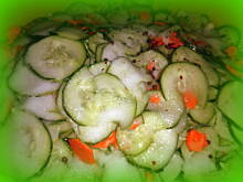 Fot. oczko, Sałatka z ogórków cebuli i marchwi