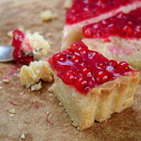 Tarta z porzeczkami i kremem ryżowo-budyniowym