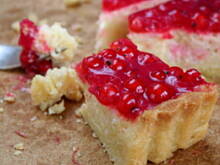 Fot. Domowe Wypieki, Tarta z porzeczkami i kremem ryżowo-budyniowym