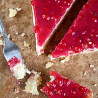 Tarta z porzeczkami i kremem ryżowo-budyniowym