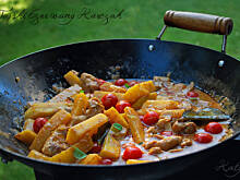 Fot. katy12, Tajski czerwony kurczak z pomidorkami cherry