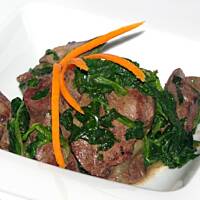 Wątróbka z cebulka i szpinakiem