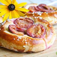 Drożdżówki ze śliwkami - jak z cukierni!