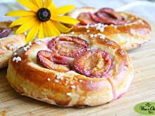 Fot. Monica W&O, Drożdżówki ze śliwkami - jak z cukierni!