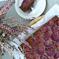 Imbirowe ciasto ze śliwkami