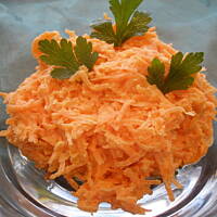 Surówka z marchwi i nutką czosnku