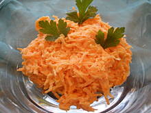 Fot. megi65, Surówka z marchwi i nutką czosnku