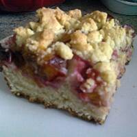 drożdżowy ze śliwką