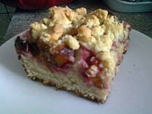 Fot. WYTWORNA, drożdżowy ze śliwką