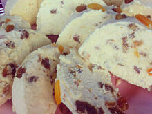 Fot. Mama - Różyczki, Ser biały domowy z bakaliami