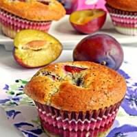 Makowe muffiny ze śliwkami