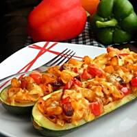 Cukinie nadziewane makaronem