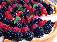 Fot. Mama - Różyczki, Sernik z owocami na zimno ala tarta