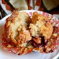 Muffinki ze śliwkami i cynamonową czapką