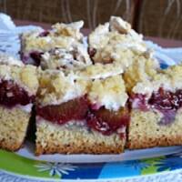 Ciasto ze śliwkami, bezą i kruszonką