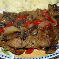 Wątróbka z pieczarkami i papryką