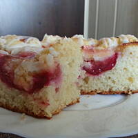 Placek drożdżowy ze śliwkami i kruszonką.