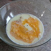 Placek drożdżowy ze śliwkami i kruszonką.