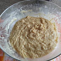 Placek drożdżowy ze śliwkami i kruszonką.