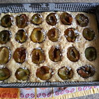 Placek drożdżowy ze śliwkami i kruszonką.