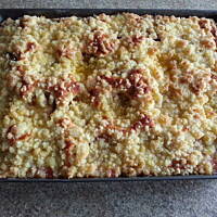 Placek drożdżowy ze śliwkami i kruszonką.