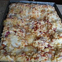 Placek drożdżowy ze śliwkami i kruszonką.