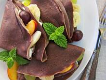 Fot. olusia23, Kakaowe naleśniki z owocami i bitą śmietaną