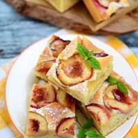 Jogurtowe ciasto z brzoskwiniami