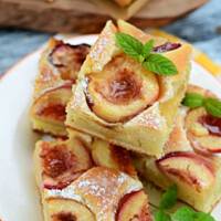 Jogurtowe ciasto z brzoskwiniami