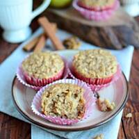 Pełnoziarniste muffinki z jabłkami i orzechami