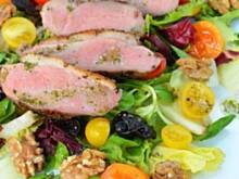 Fot. olusia23, Sałatka z grillowaną piersią kaczki, orzechami i suszoną śliwką