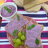 Jagodowy twarożek z miętą