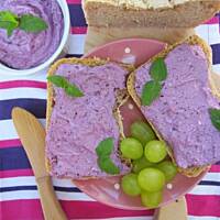 Jagodowy twarożek z miętą