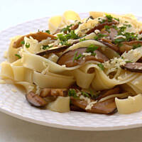 Tagiatelle z grzybami leśnymi