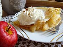 Fot. 2milutka, Naleśniki z jabłuszkiem i bitą śmietaną