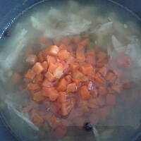 pierś z marchewką i groszkiem