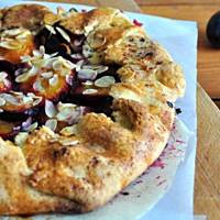 Tarta rustykalna ze śliwkami i migdałami