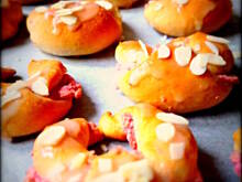 Fot. kocurek28, Różowe rogaliki z nadzieniem orzechowym