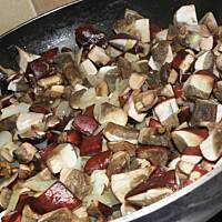 Pierogi z gryczaną i grzybami.