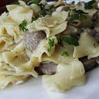 Makaron z sosem z maślaków.