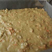 Ciasto marchewkowe z orzechami.