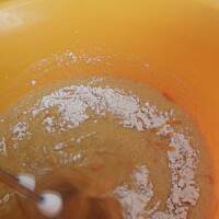 Ciasto marchewkowe z orzechami.