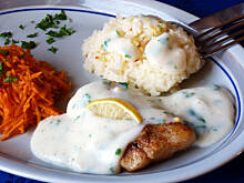 Fot. Mama - Różyczki, Sandacz w sosie śmietanowo - chrzanowym z natką pietruszki