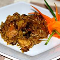 Karkówka z kapustą i grzybami