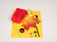 Fot. Wkn, Cuda z kasztanów - jesienna dziewczynka