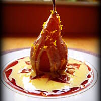 Aromatyczna gruszka w winie z sosem pomarańczowym